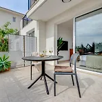 Sanders Seaview
